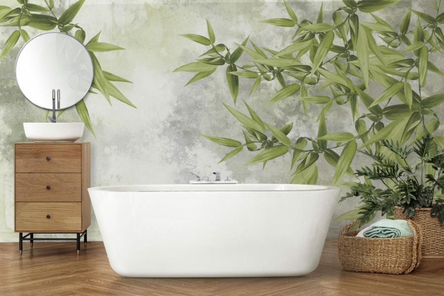 Fototapete mit Pflanzenmotiv in dominanten grünen Blättern vor grauem Himmelshintergrund für das Badezimmer - Hauptproduktbild