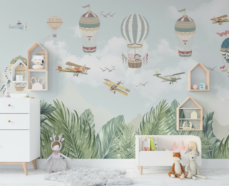 Fototapete in leuchtenden Farben mit dem Motiv von Ballons und Flugzeugen über dem Dschungel Flight Over Green Exotics für das Kinderzimmer - Hauptproduktbild