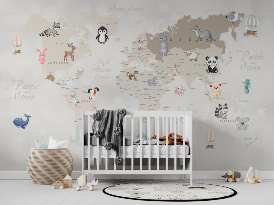 Tapete mit kontinentaler Weltkarte in sanften Tönen Map With Animals für Kinderzimmer - Hauptproduktbild