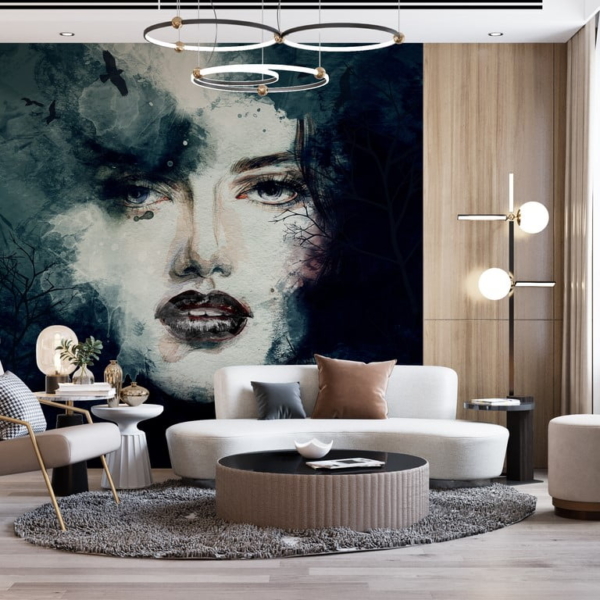 Wandgemälde eines Mädchengesichts vor dunklem Hintergrund